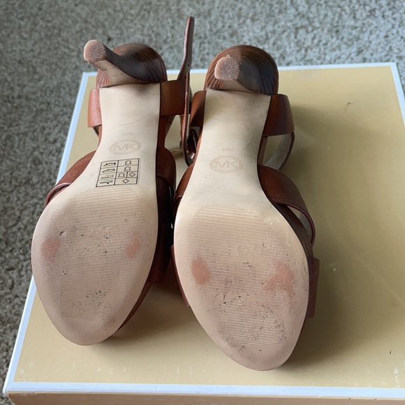 Michael Michael Kors Oksana Sandal - Picture 8 of 16